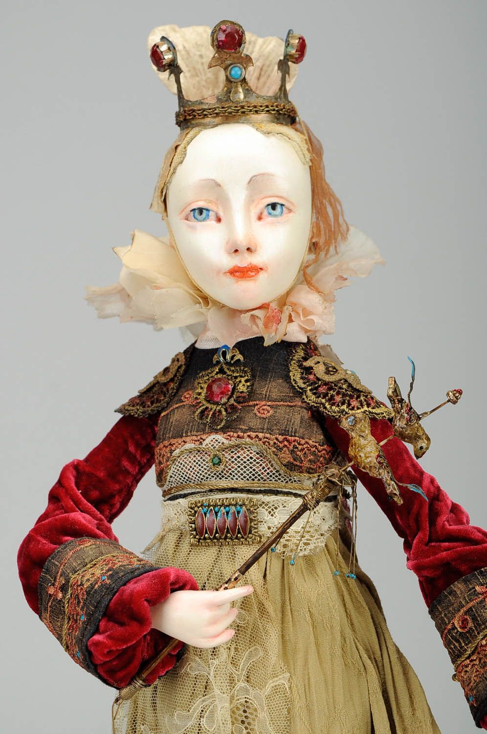 Авторская кукла в антикварной одежде Свиристелка фото 3