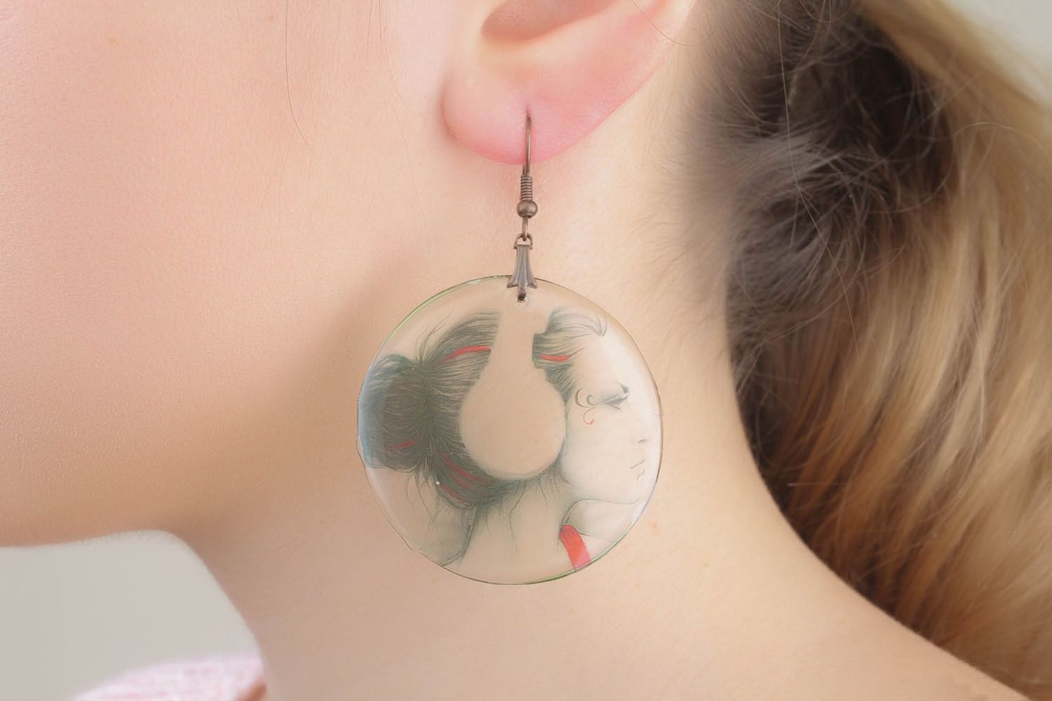 Round epoxy resin earrings  photo 1