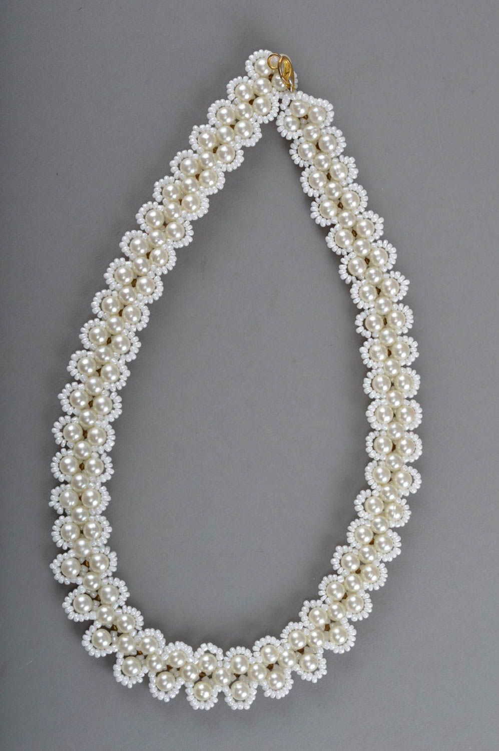 Ожерелье из бисера и бусин белое красивое нарядное женское авторское плетеное фото 2