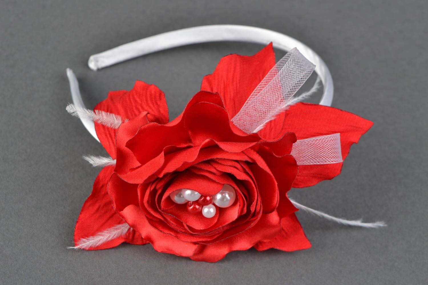 Ободок с цветком из лент на пластиковой основе Красно-белый фото 2
