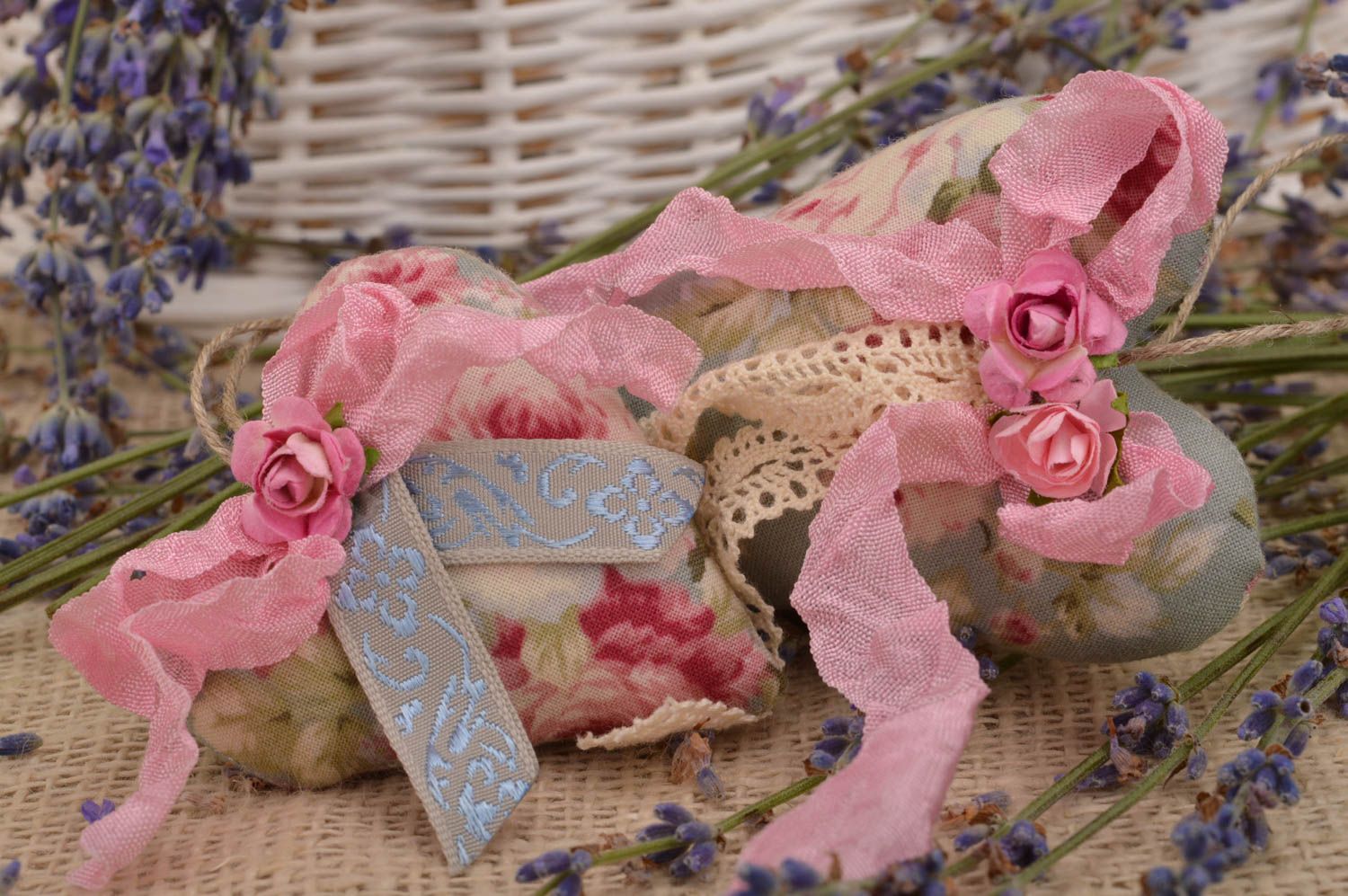 Colgantes decorativos corazones con flores y aroma de vainilla artesanales foto 1