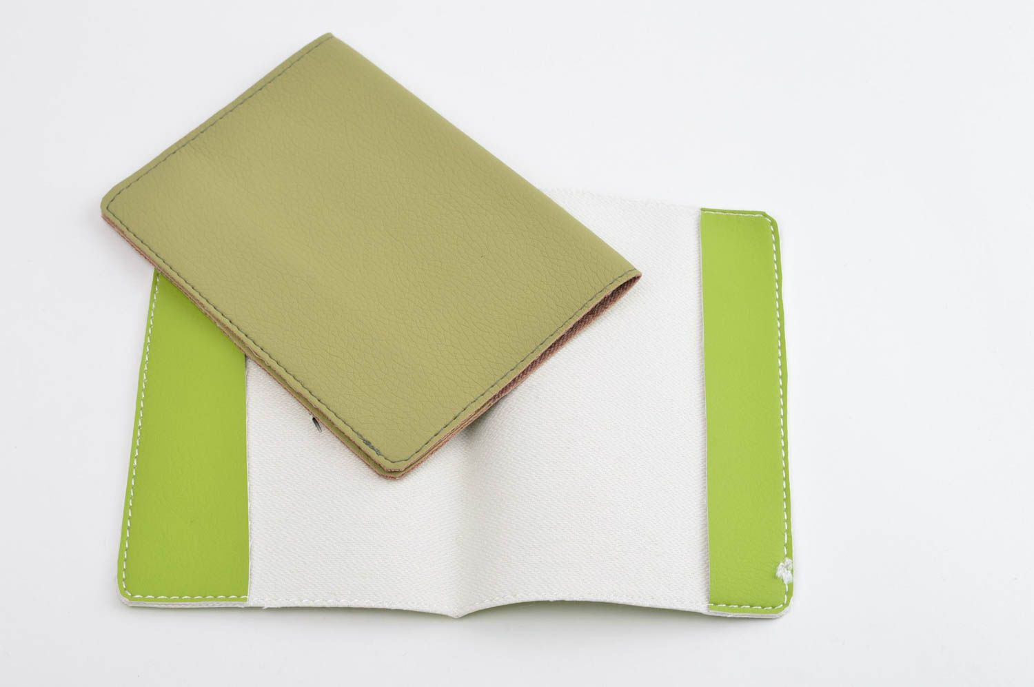 Étui passeport cuir fait main Protège-passeport vert design Accessoire femme photo 4