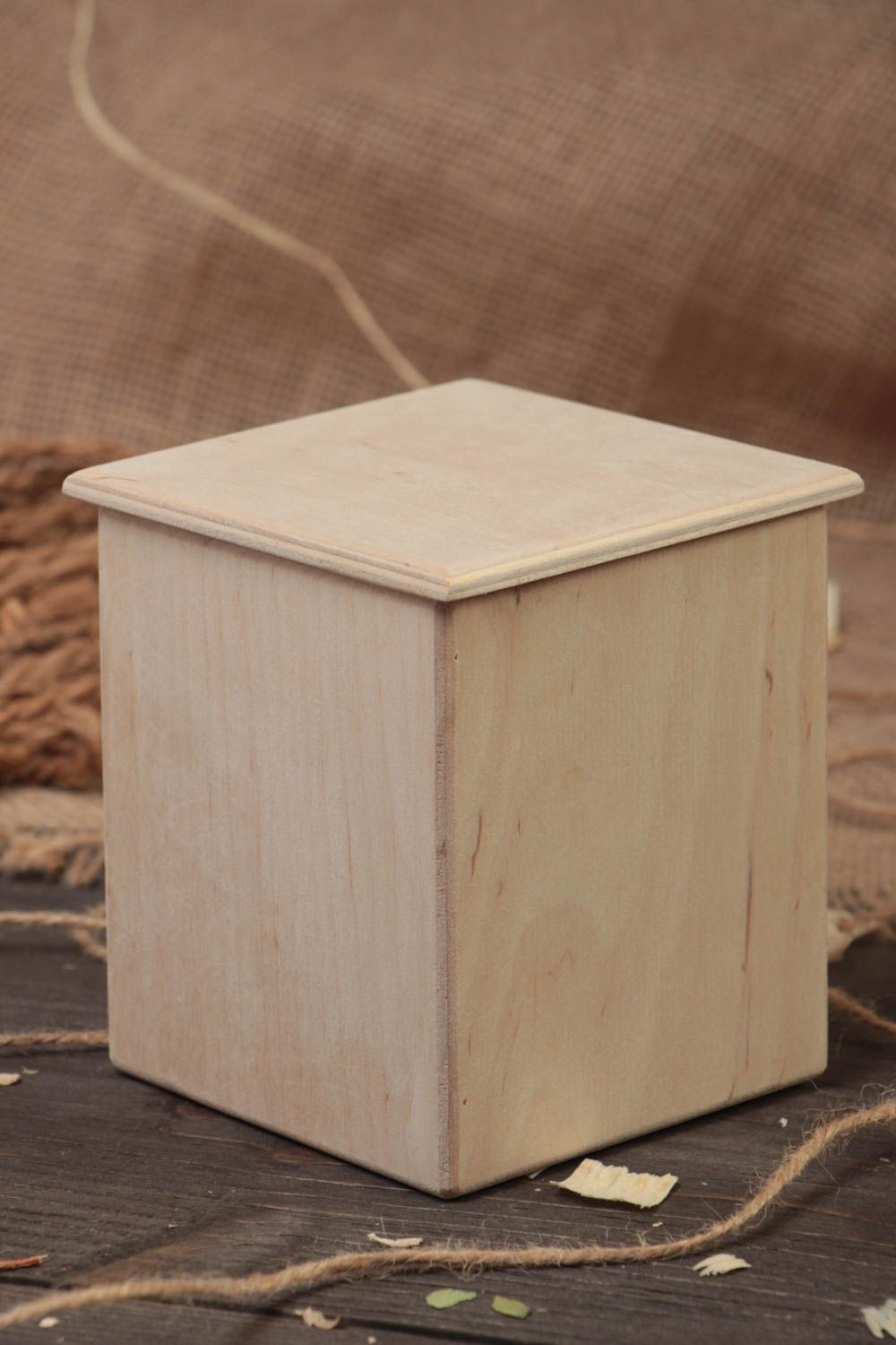 Boîte à épices en bois pour décorer soi-même avec couvercle faite main photo 1