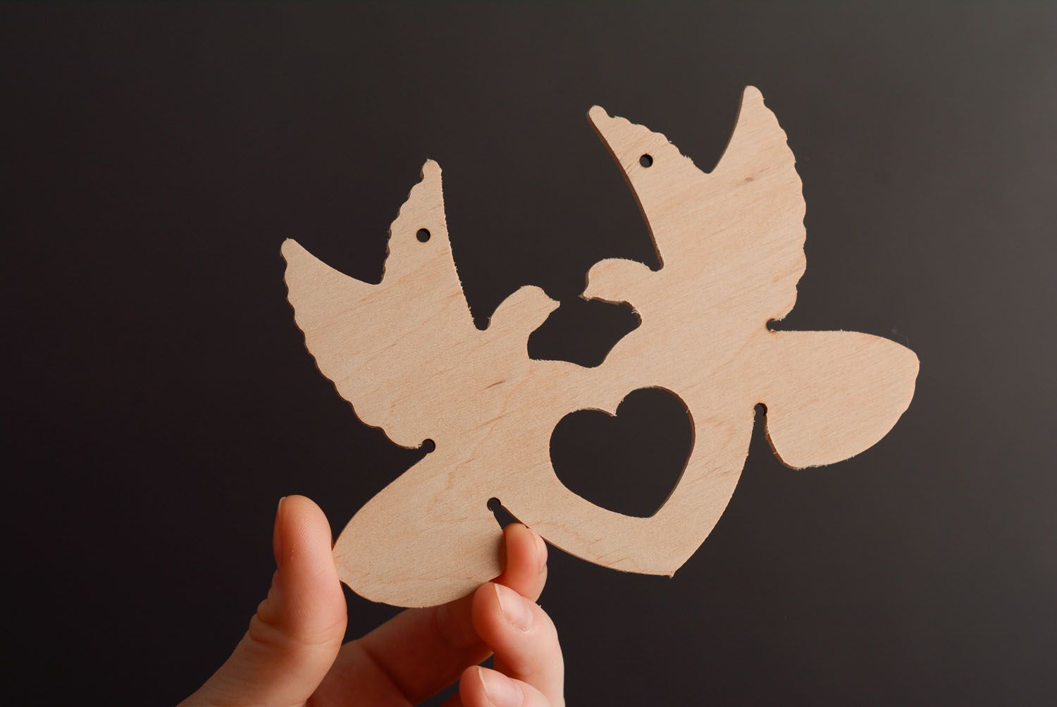 Figurine en bois à décorer en forme de deux pigeons photo 3