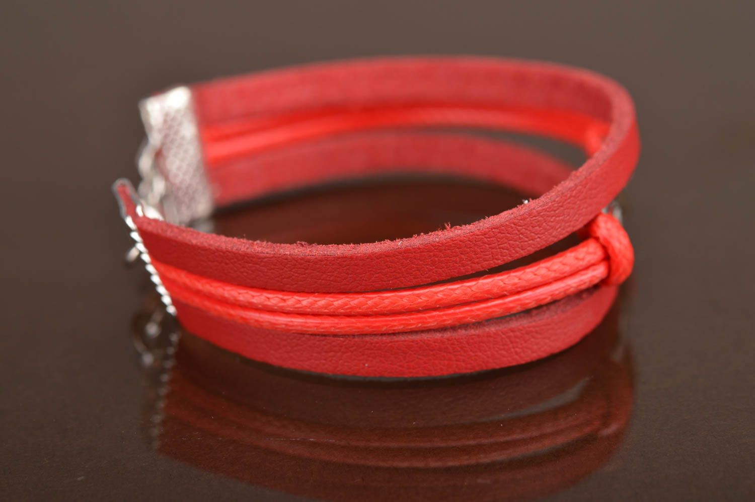 Красный стильный браслет из кожи ручной работы со знаком бесконечности хенд мейд фото 3