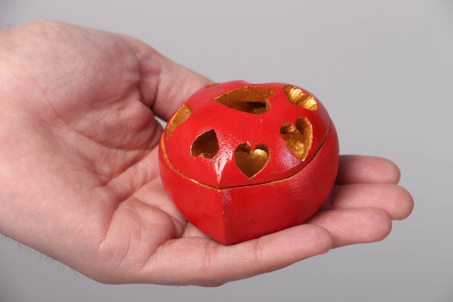 Red heart shaped jewelry box photo 4