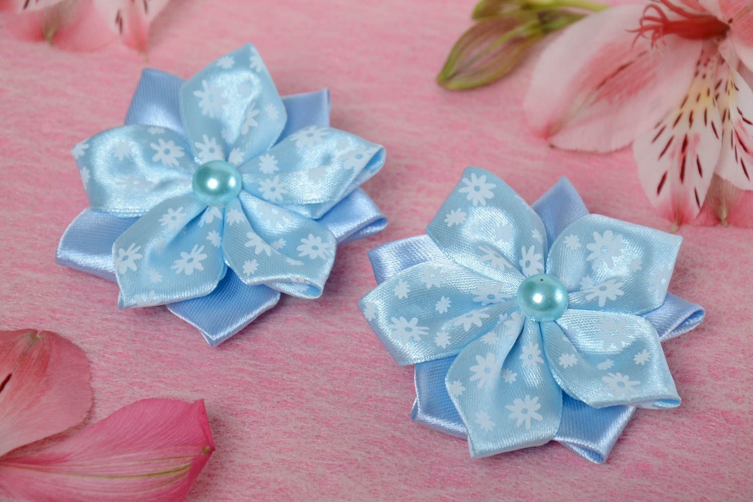 Barrettes à cheveux avec fleurs bleu ciel faites main 2 pièces en ruban de satin photo 1