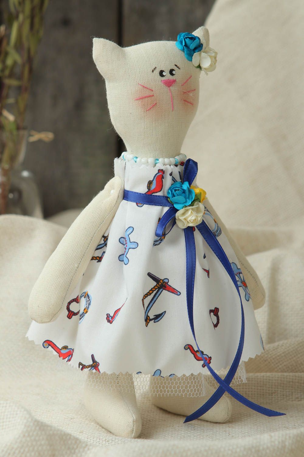 Juguete artesanal muñeca de peluche decorativa regalo original Gatita blanda foto 1