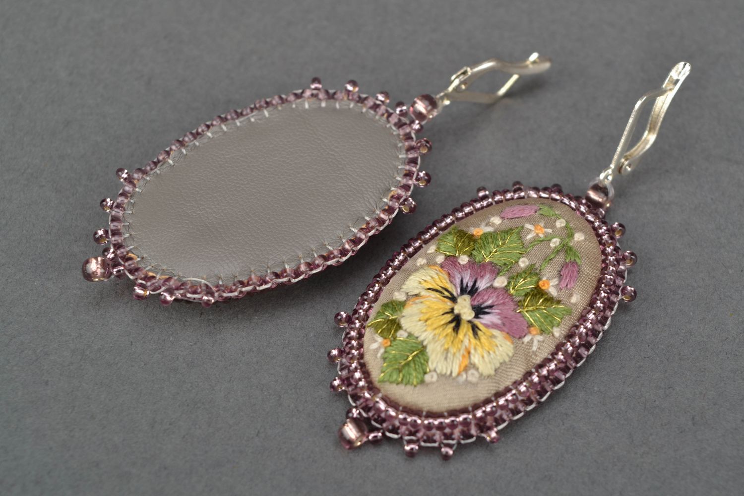 Satin stitch embroidered earrings Pansies photo 3