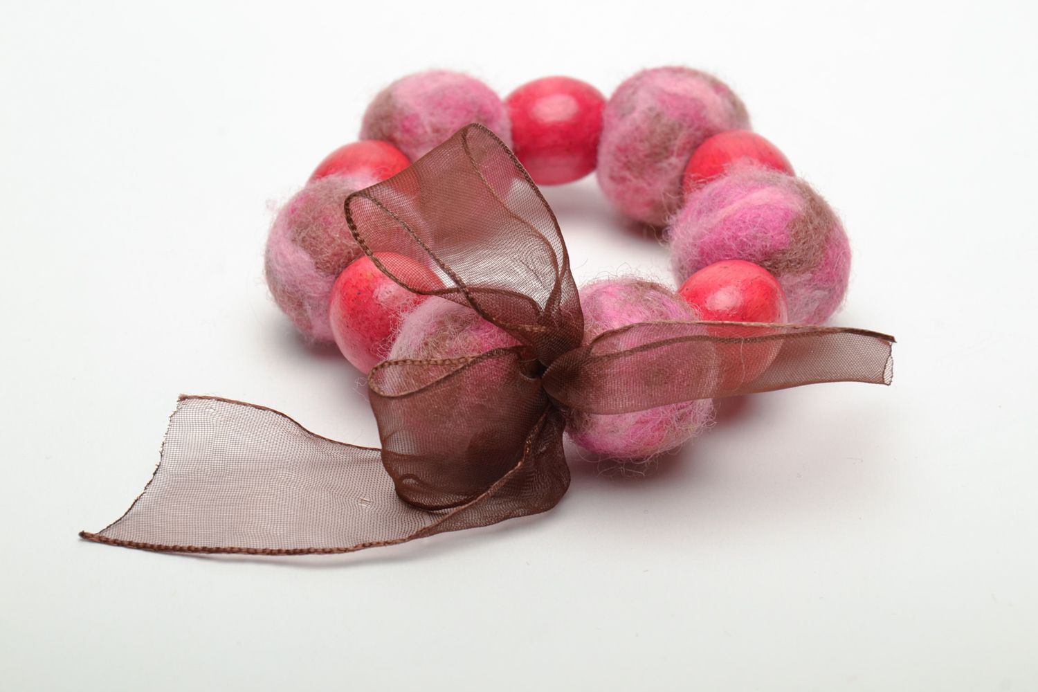 Red felted wool bracelet with ribbon photo 3