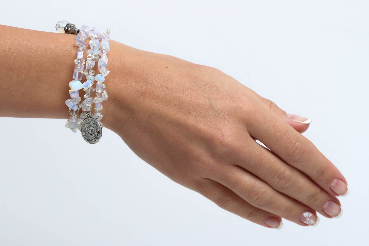 Bracelet pierre de lune Bijou fait main design avec breloques Cadeau femme photo 5
