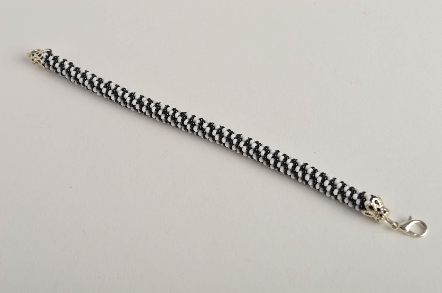 Модный браслет ручной работы браслет из бисера жгут украшение из бисера фото 2