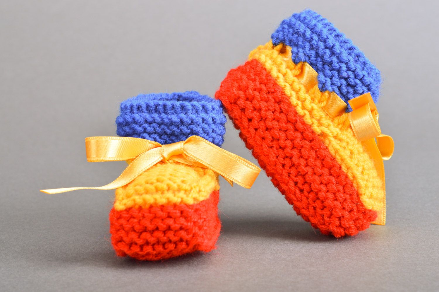 Handmade baby booties crocheted of three-colored threads with satin bow photo 5