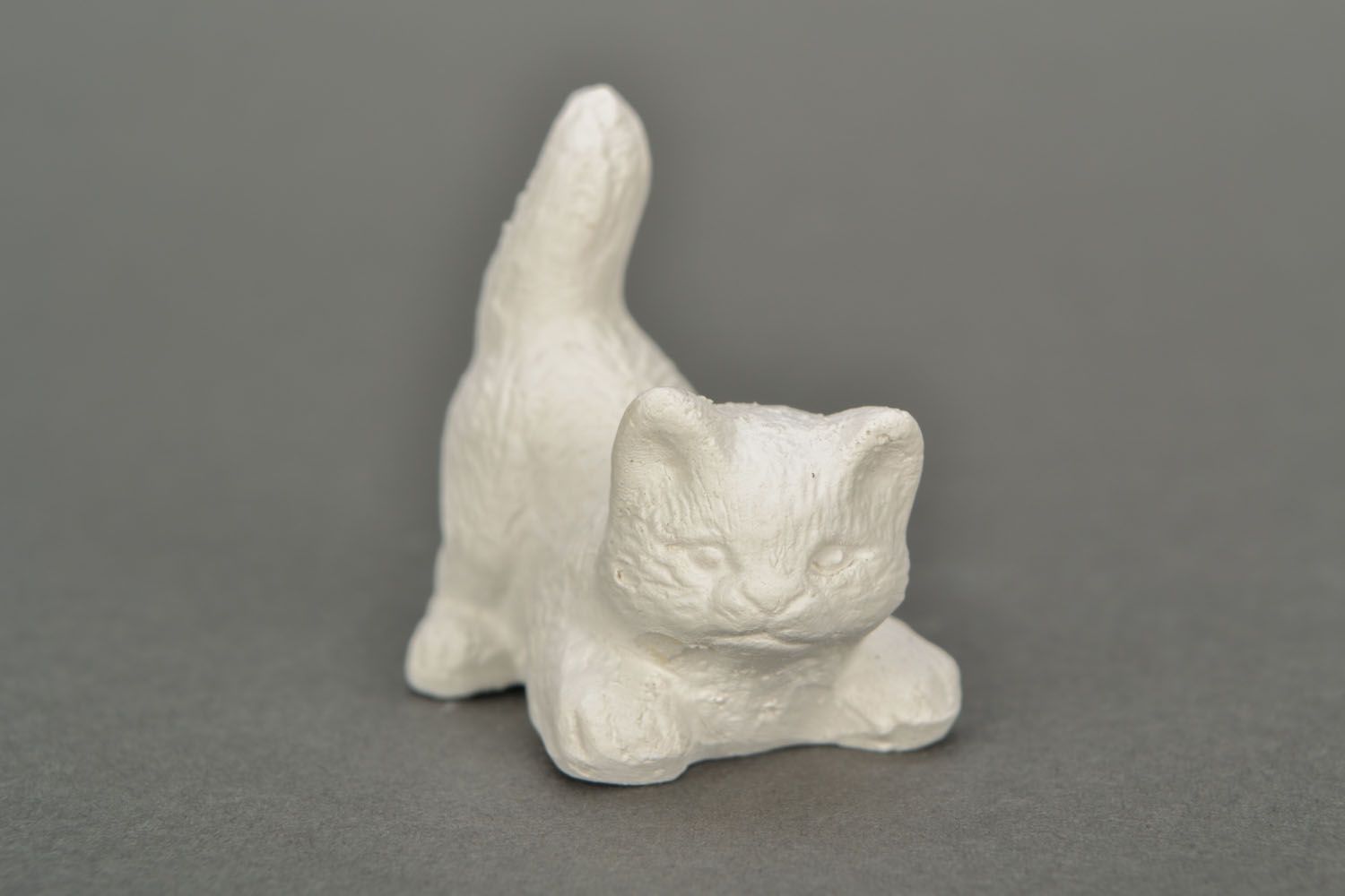 Pieza en blanco, figura de yeso con forma de gatito  foto 5