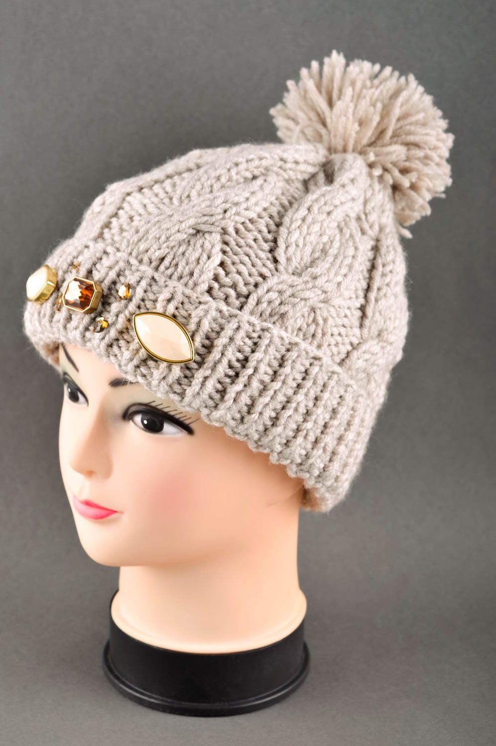 Damenmütze Winter handmade Damen Mütze mit Bommel Geschenke Ideen in Beige  foto 1