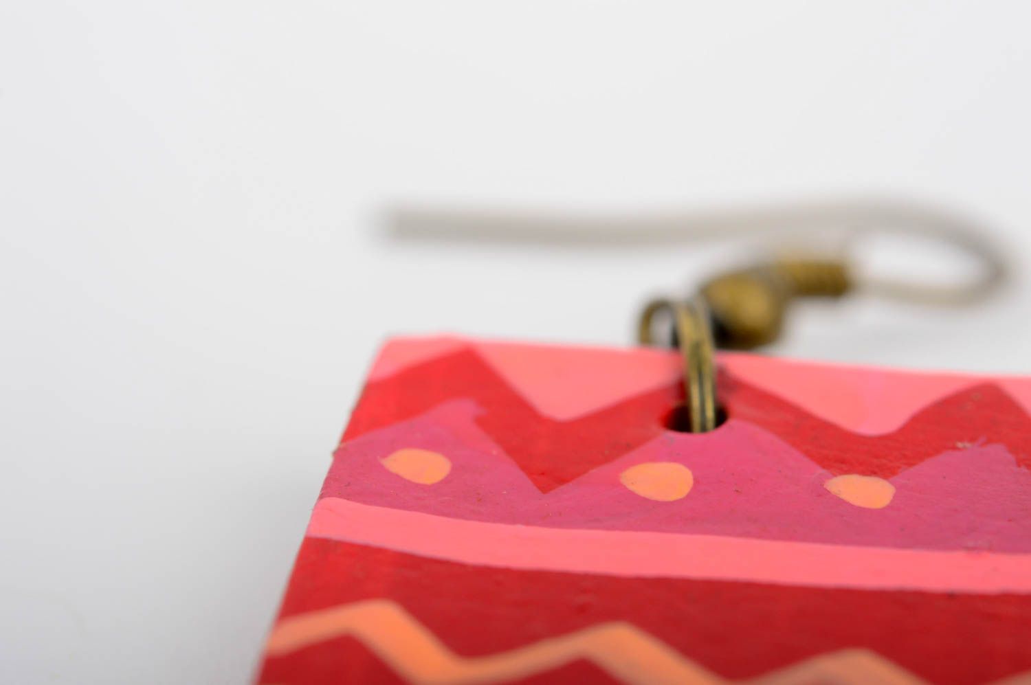 Красивые серьги украшение ручной работы керамические серьги с орнаментом розовые фото 5