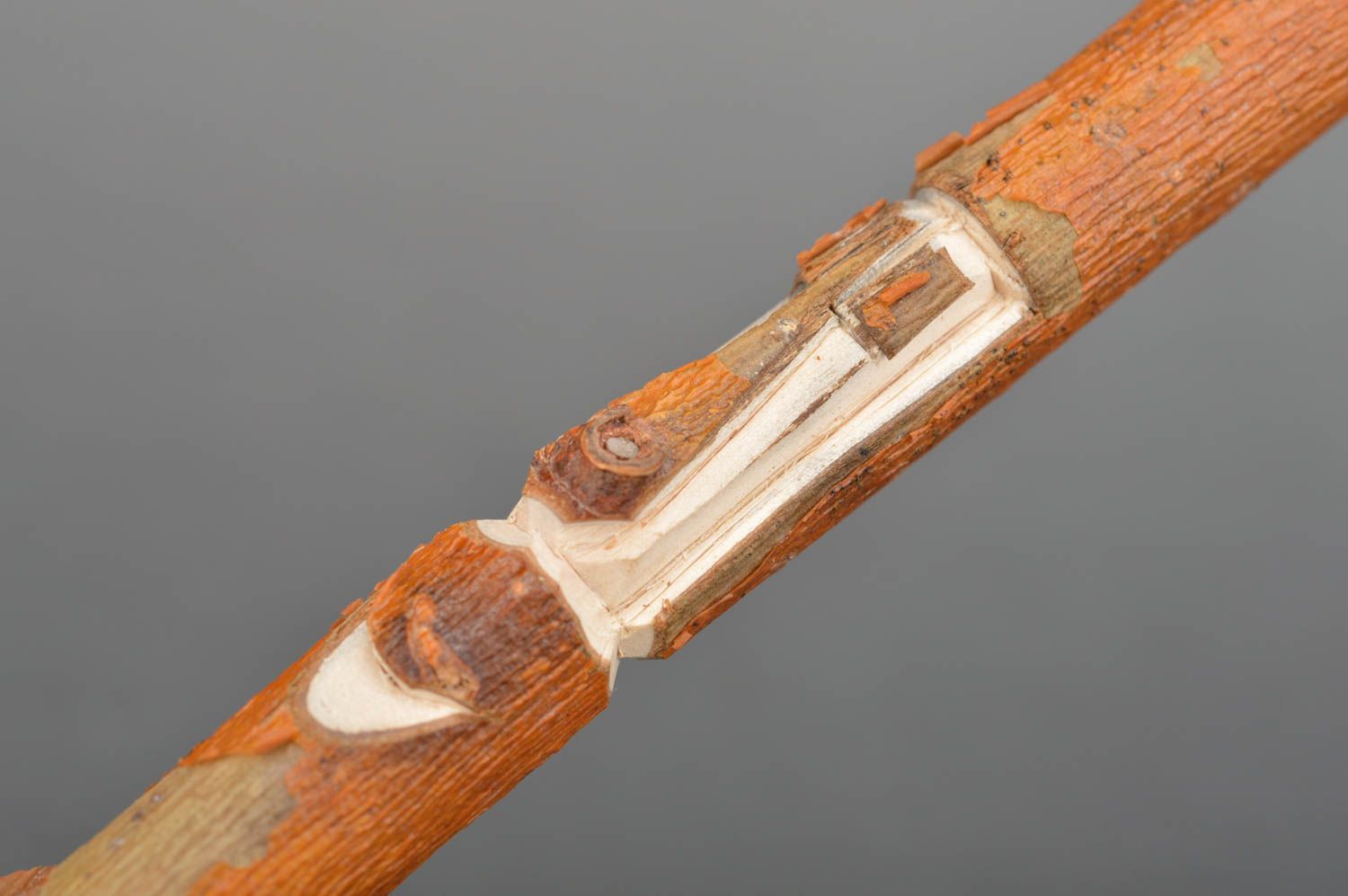 Stylo à bille en bois découpé original sifflet insolite fait main artisanal photo 5