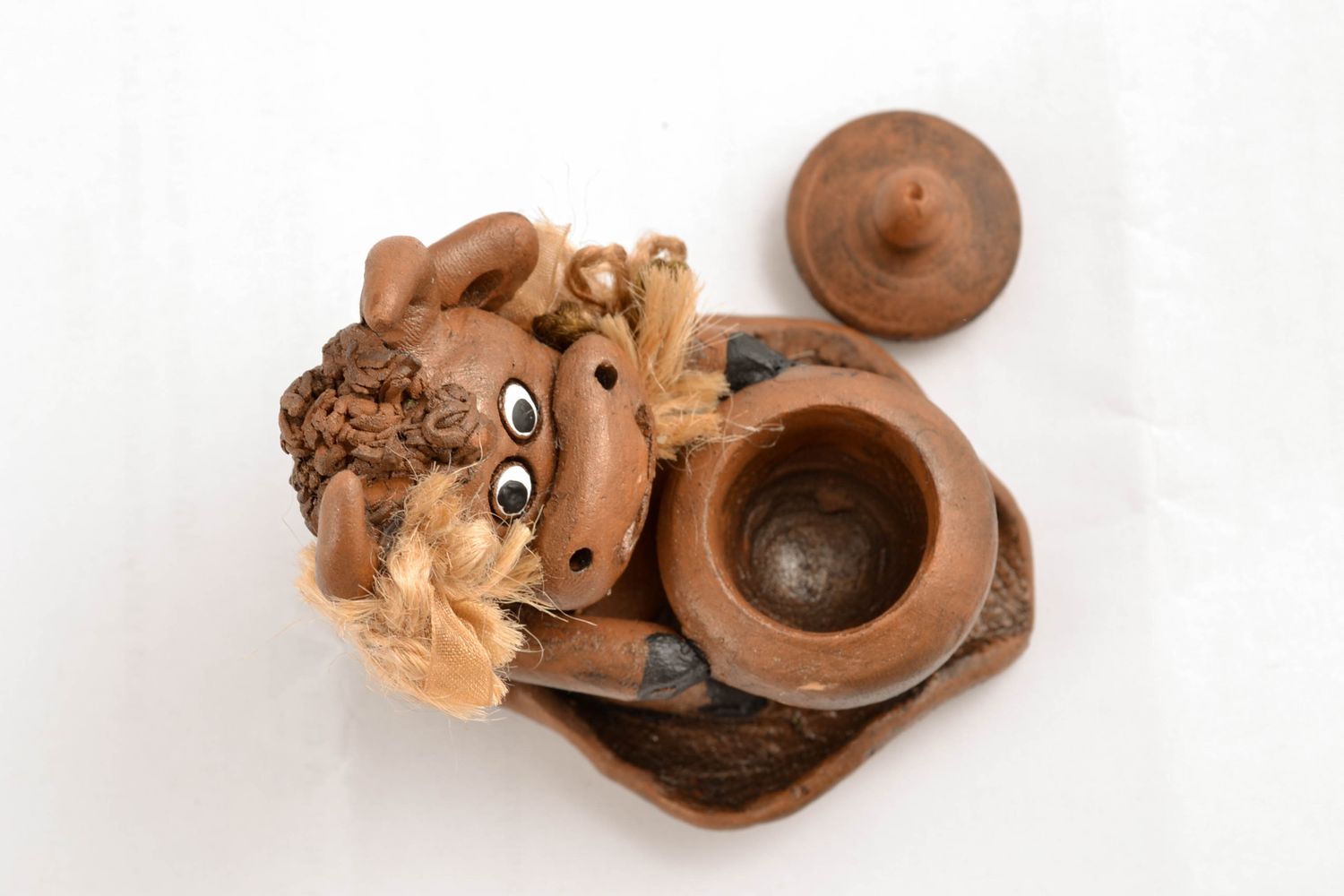 Figurine en céramique avec peinture faite main Taureau avec pot photo 3