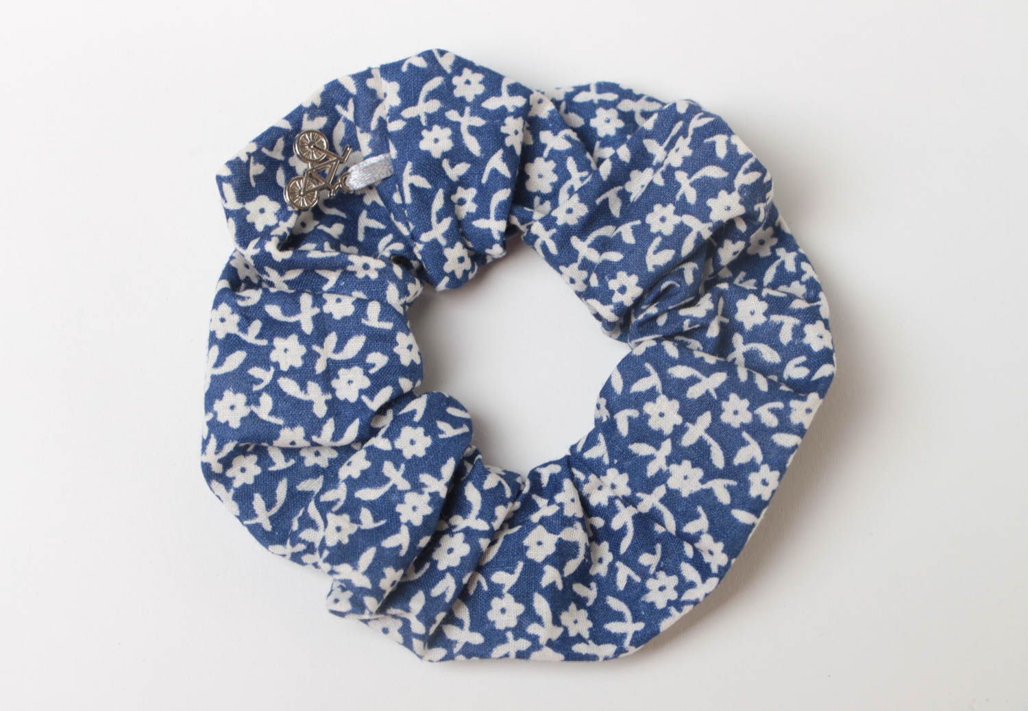 Grand chouchou pour cheveux en tissu bleu à motif floral original fait main photo 2