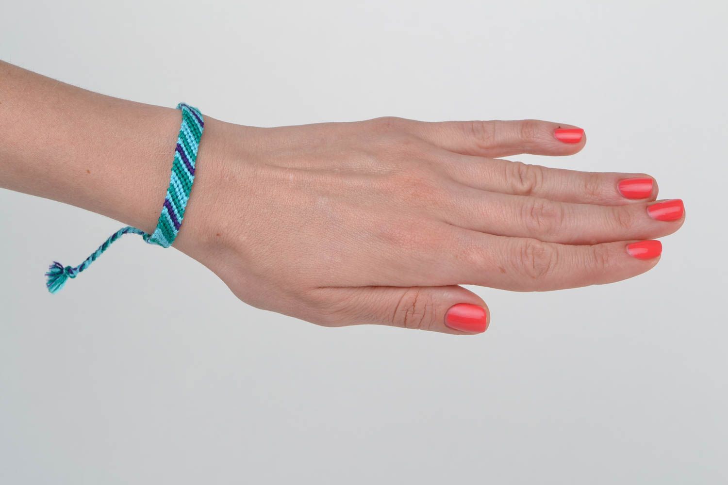 Bracelet d'amitié en fils macramé bleu avec cordelettes fait main à motif photo 2