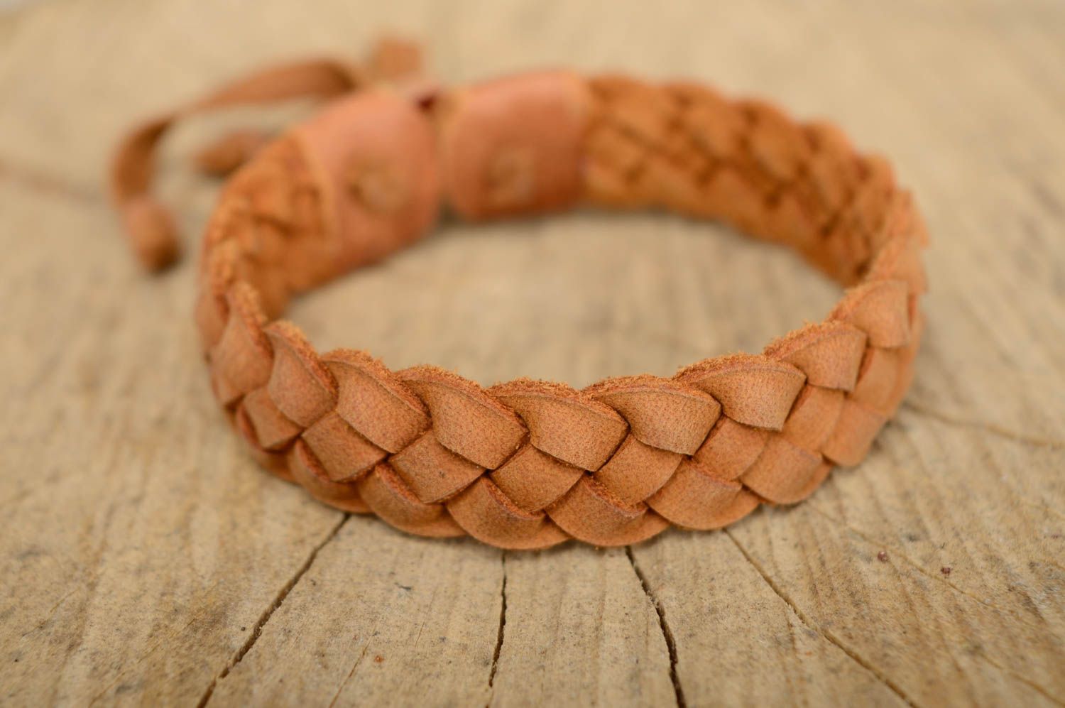 Brown woven leather bracelet photo 1