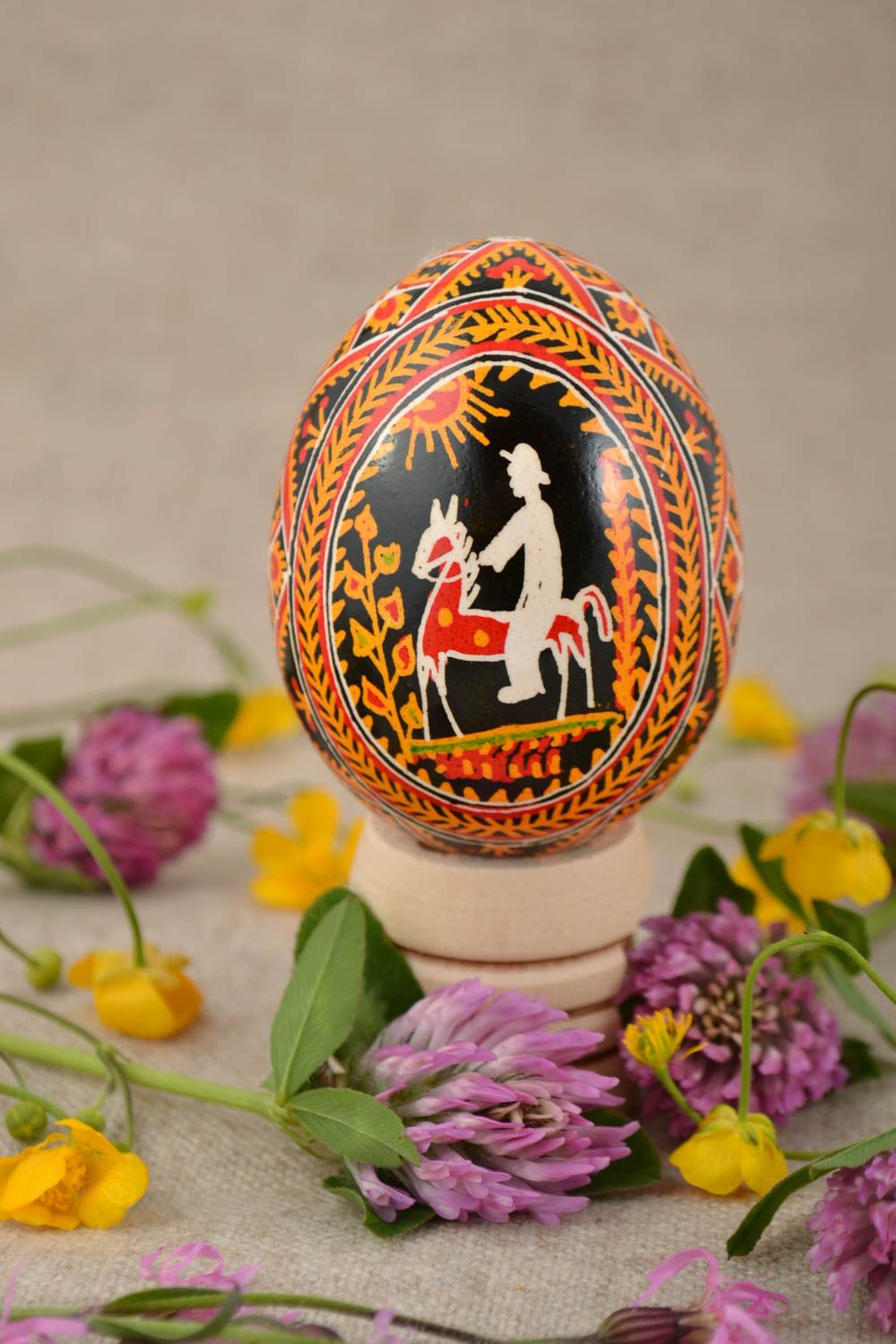 Oeuf de Pâques décoratif fait main souvenir original avec ornement peint photo 1