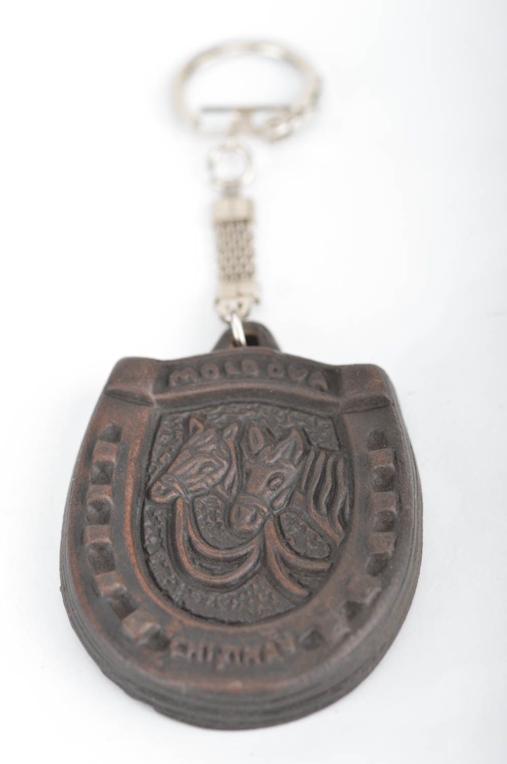 Porte-clefs en céramique brun fait main en forme de fer à cheval original photo 5
