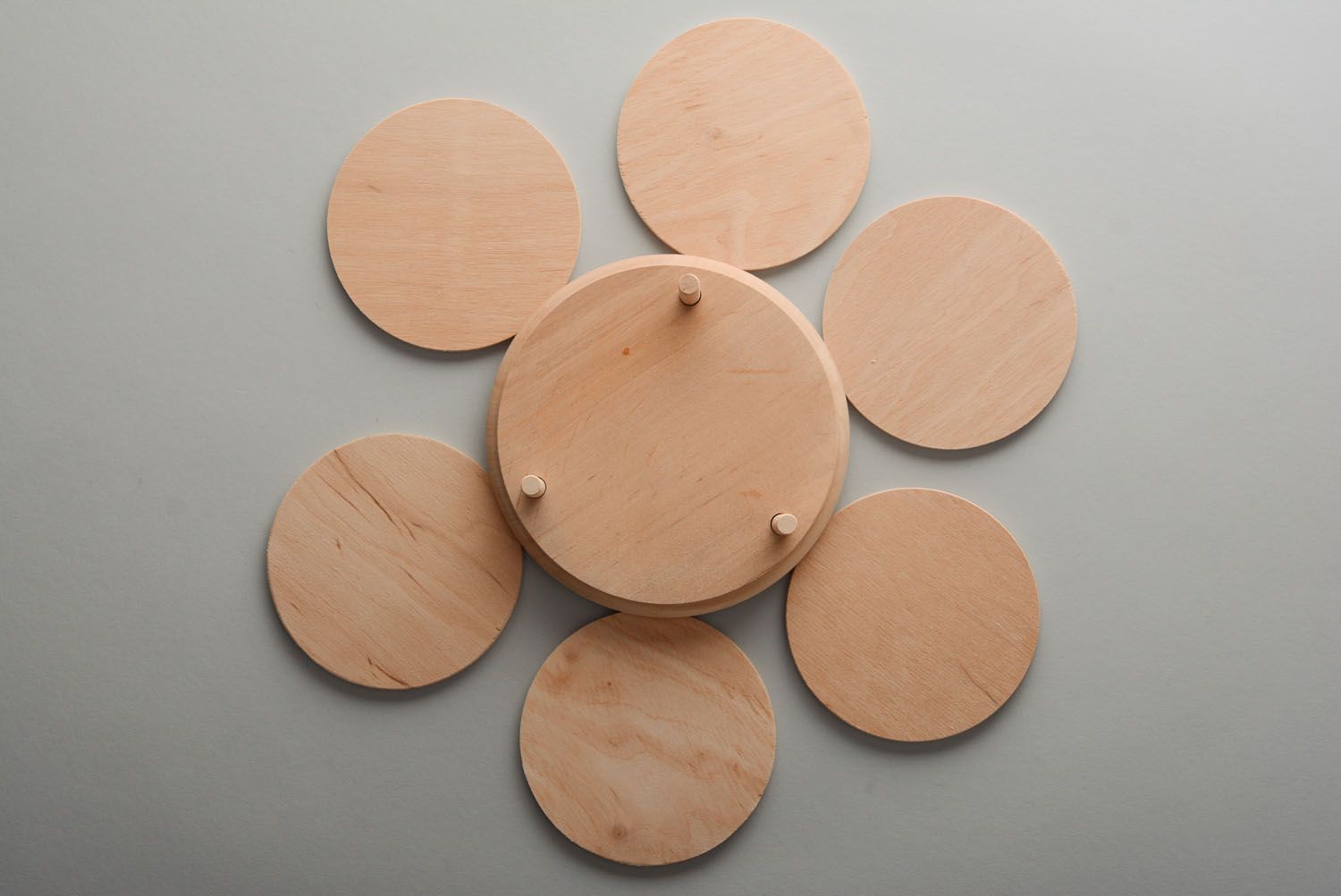 Set de bases de madera con forma de salvamanteles para decorar en técnica de decoupage foto 5