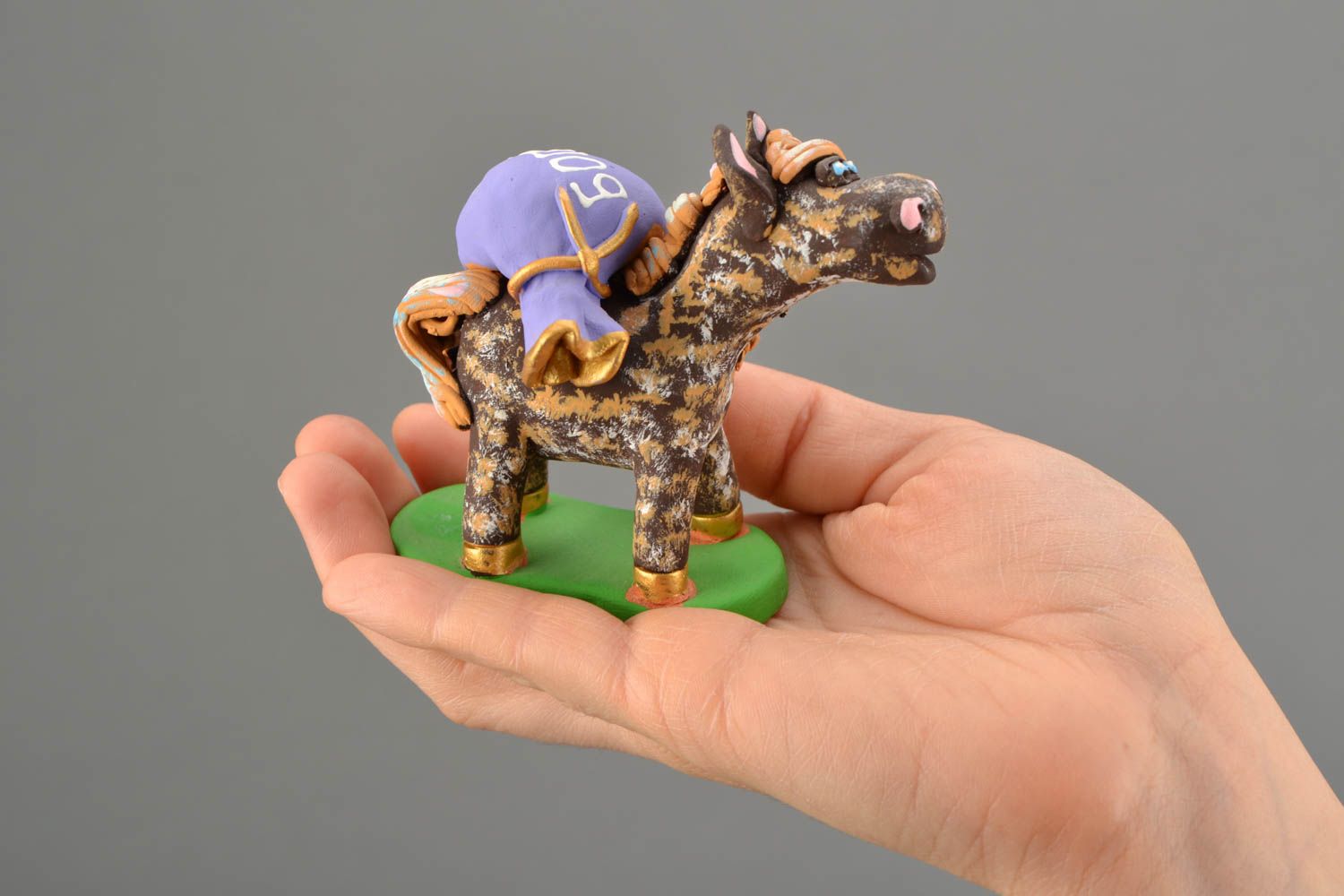 Statuetta cavallo in argilla fatta a mano figurina decorativa in ceramica  foto 2