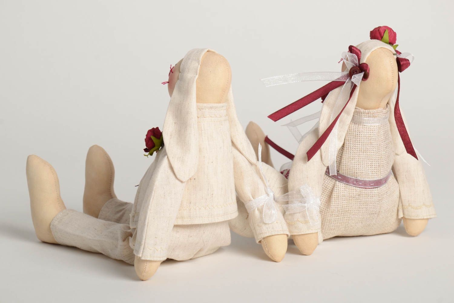 Juguetes decorativos muñecos hechos a mano regalos originales Liebres enamorados foto 4