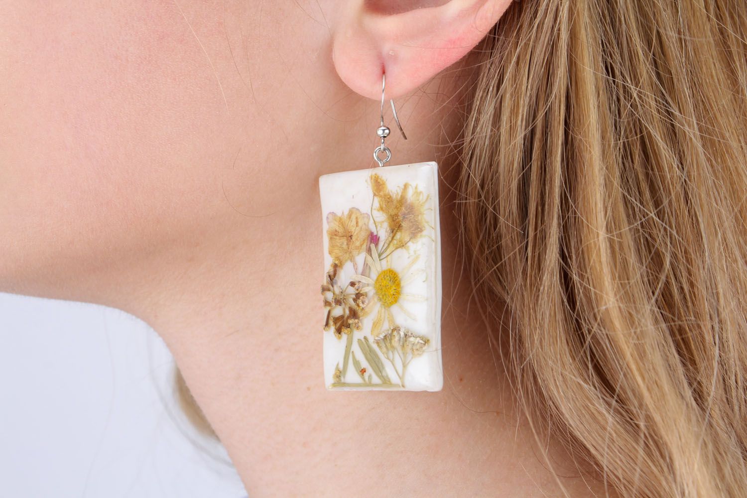Earrings with dry flowers coated with epoxy photo 1