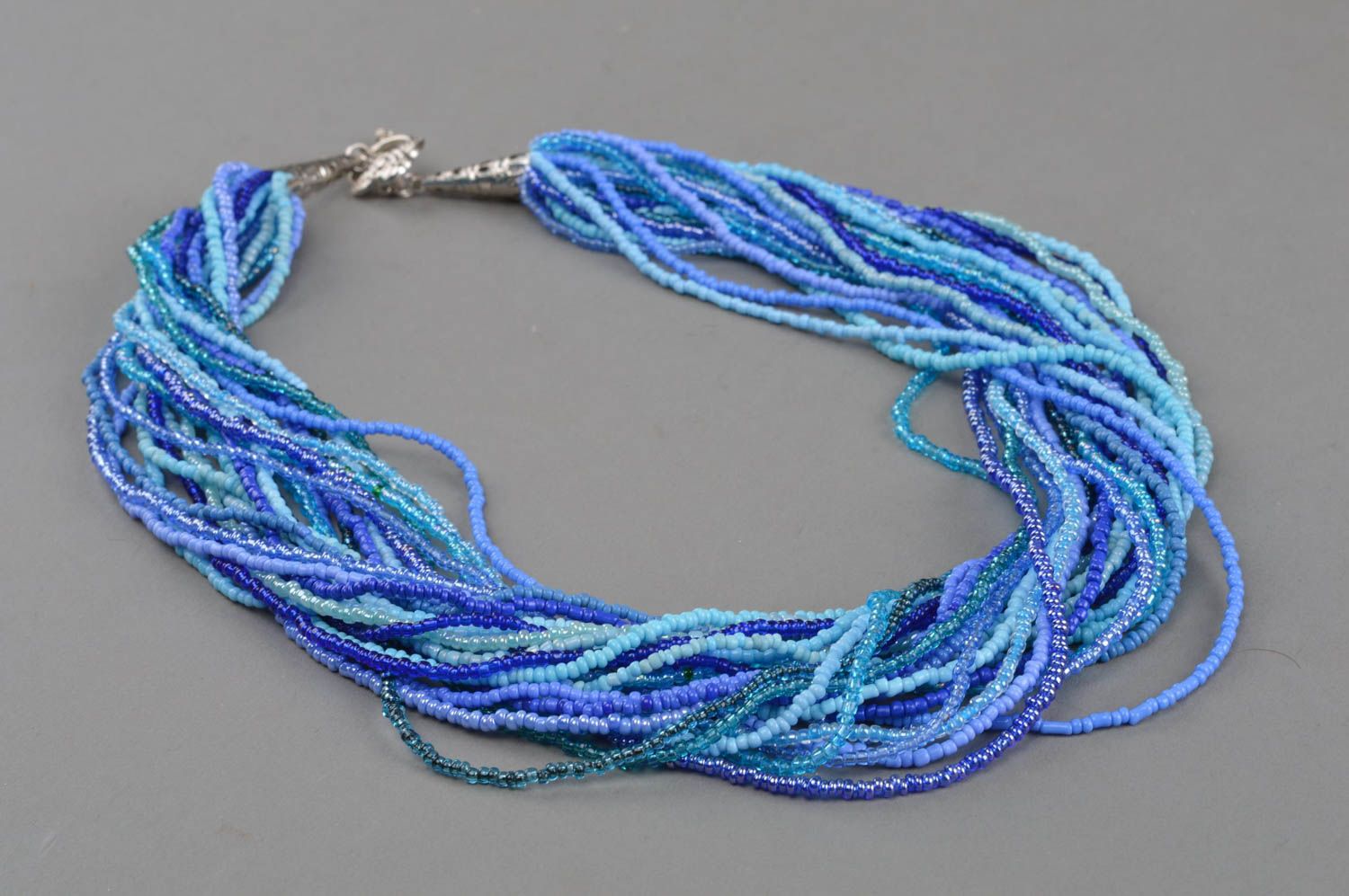 Ожерелье из бисера ручной работы нежное воздушное в голубых тонах авторское фото 2