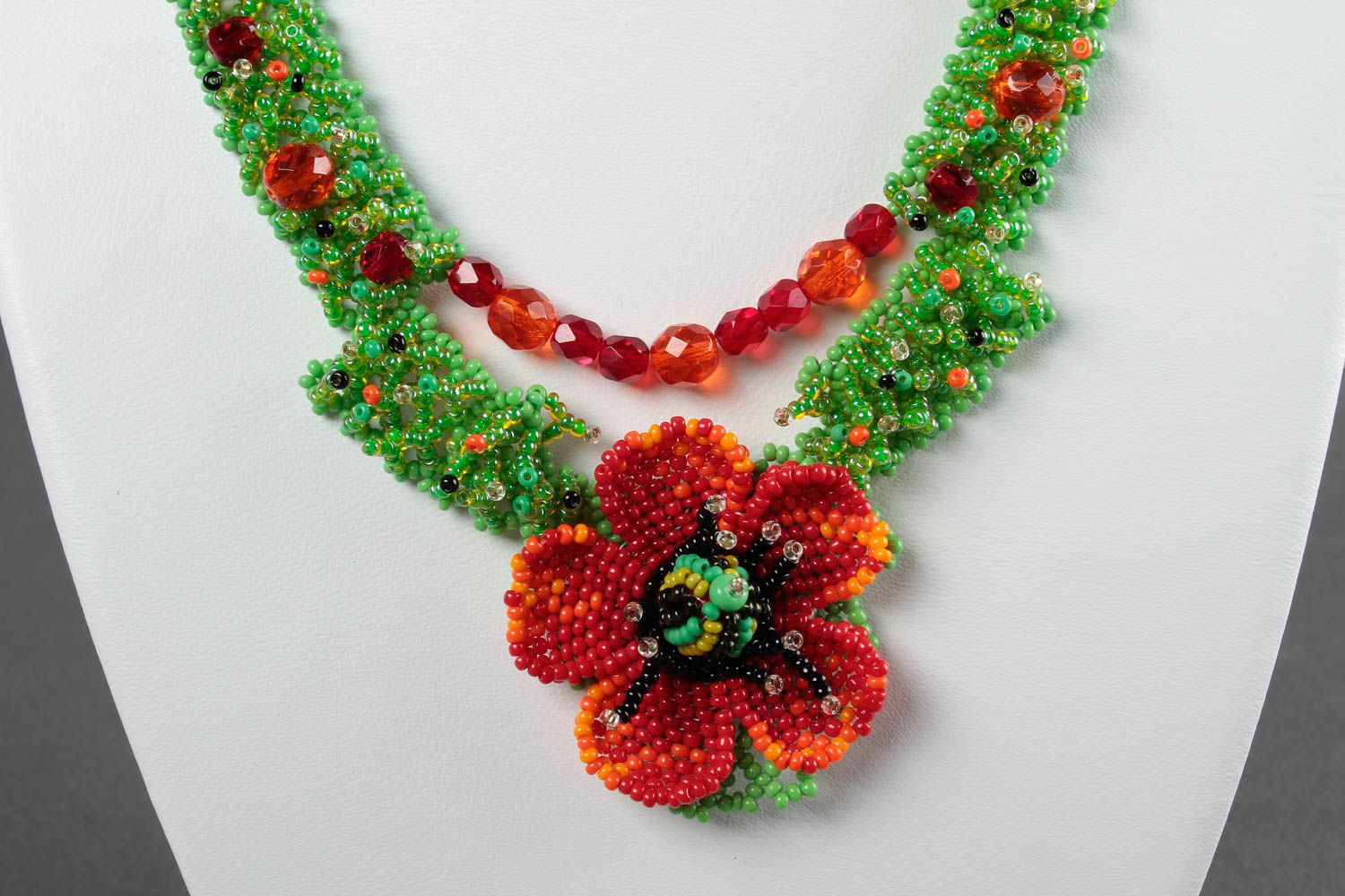 Колье из бисера украшение ручной работы зеленое ожерелье из бисера с цветком фото 2