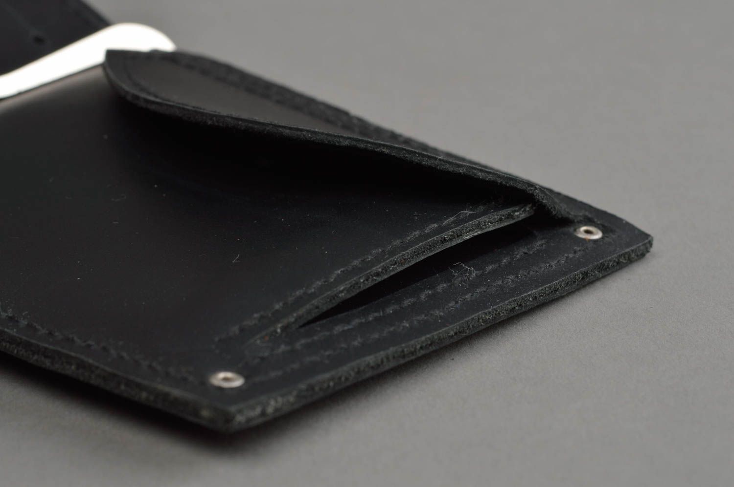 Черный кожаный зажим для денег и кредитных карт ручной работы стильный подарок  фото 9