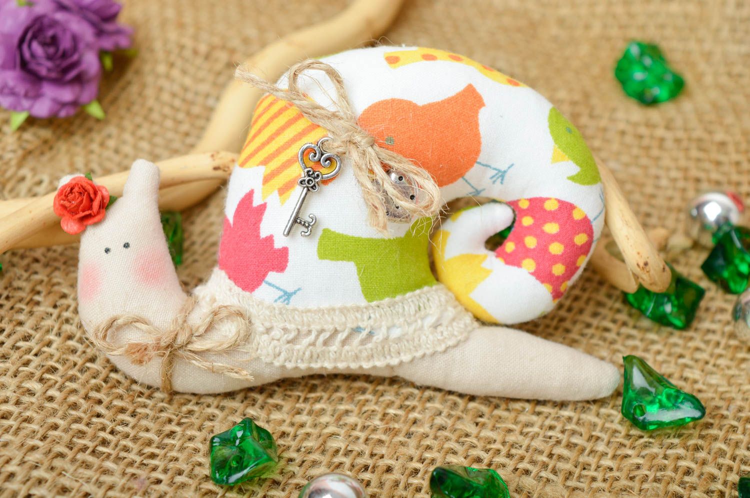 Peluche-escargot faite main Jouet en tissu Cadeau original Déco maison en coton photo 1