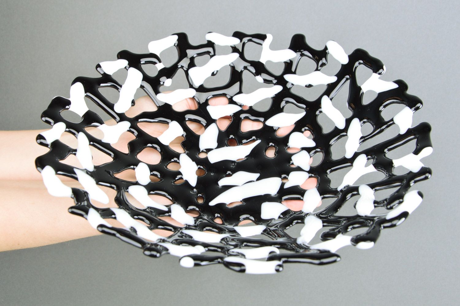 Schöner schwarz weißer künstlerischer Teller aus Fusingglas für Kuchen Handarbeit foto 3
