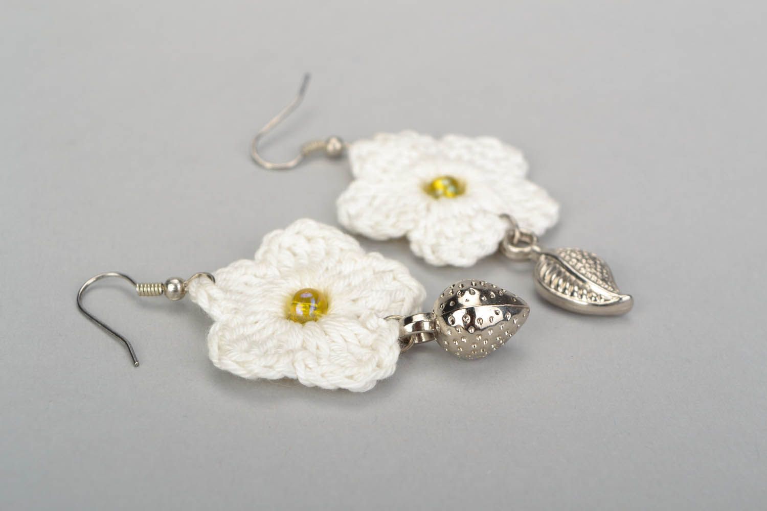 Boucles d'oreilles fleurs tricotées avec pendentifs  photo 5