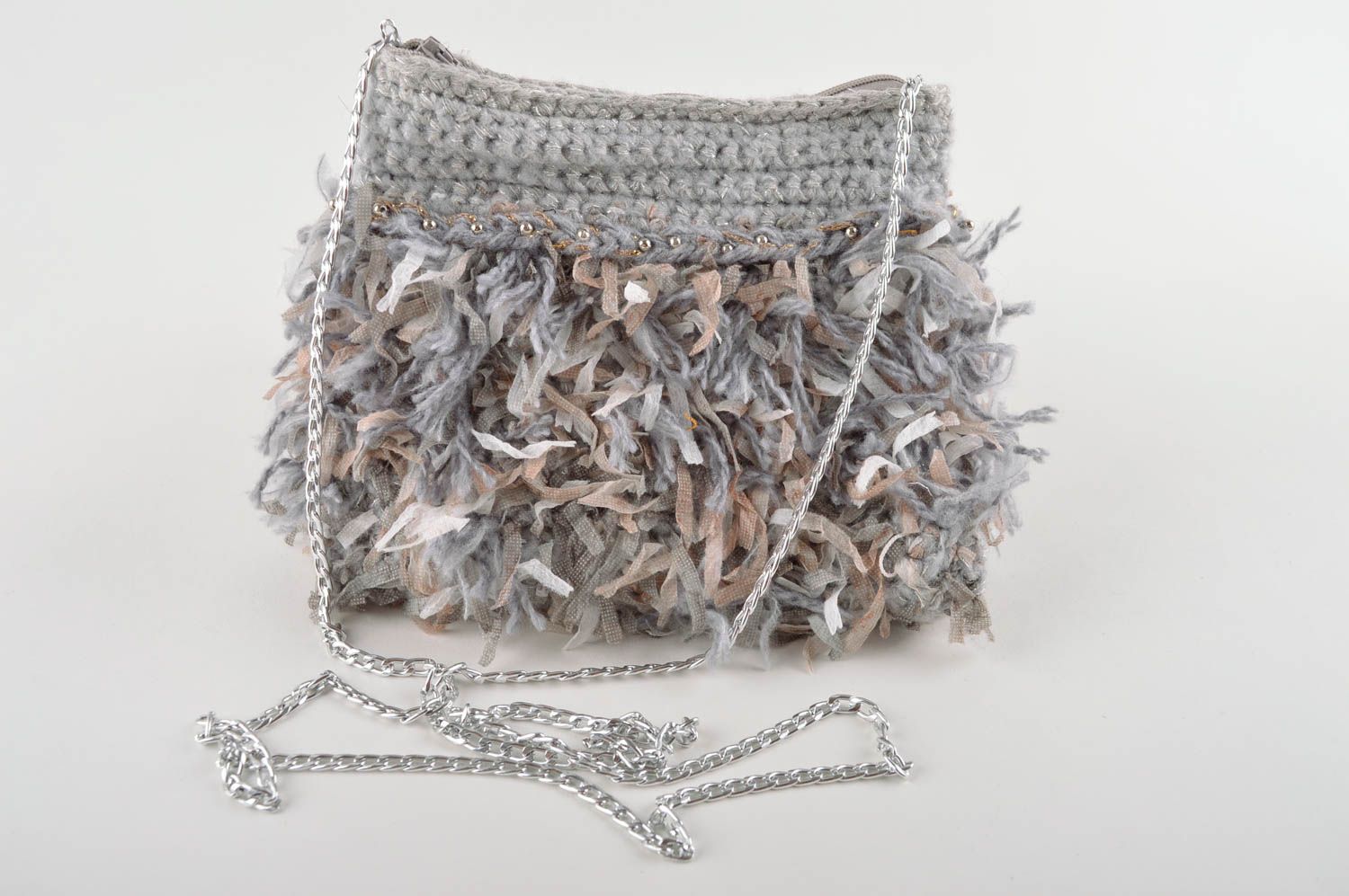 Bolso hecho a mano accesorio tejido de angora gris complemento de mujer  foto 2