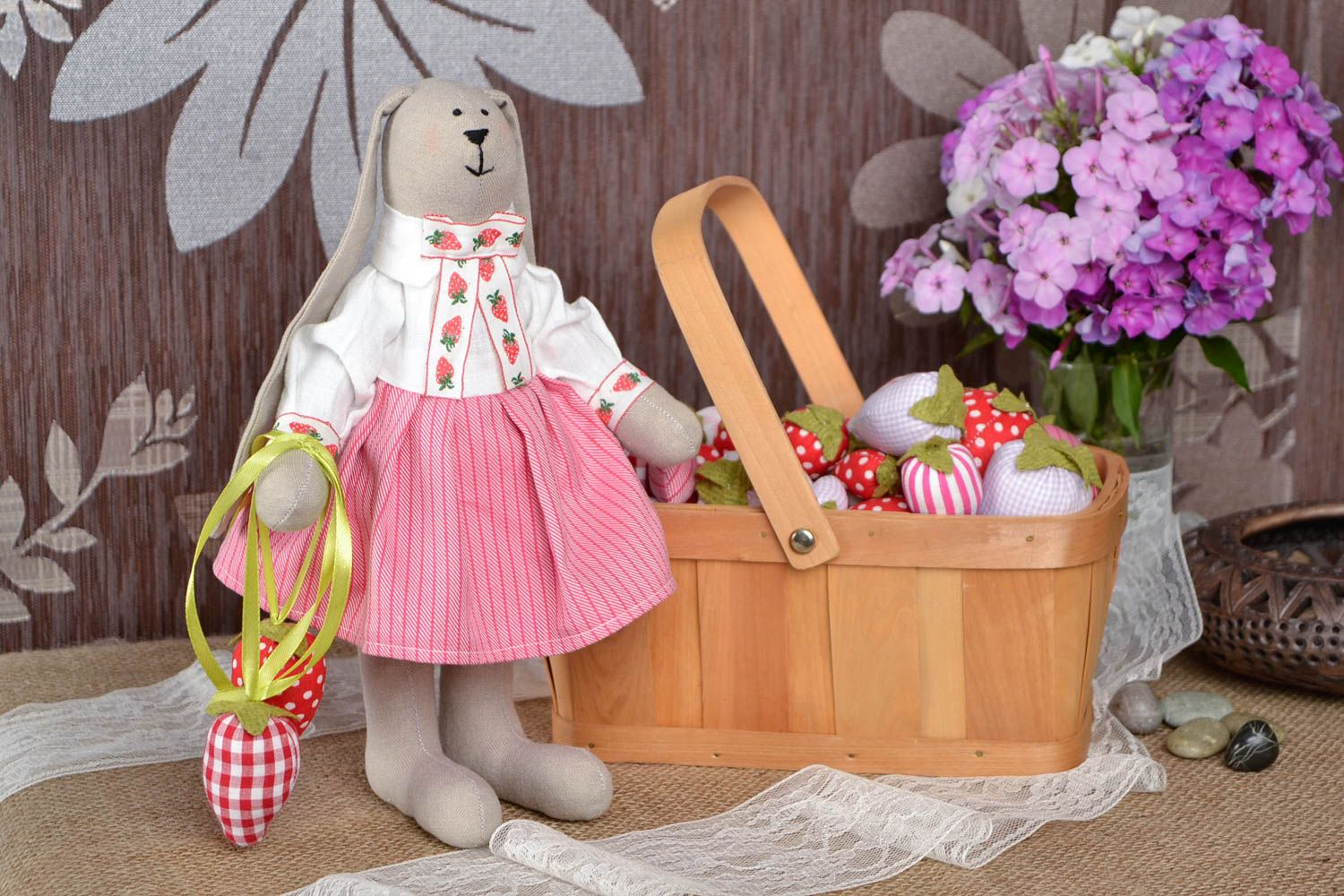 Игрушка заяц с корзинкой ручной работы авторские игрушки из ткани набор игрушек фото 1