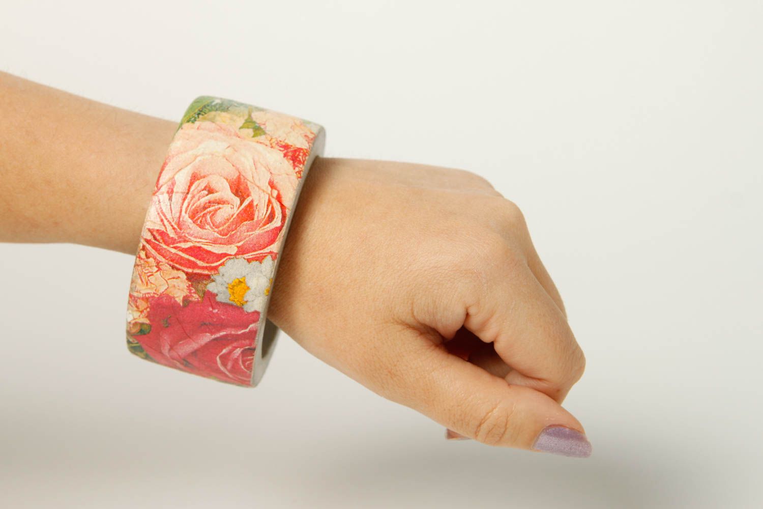 Rosa blumiges Modeschmuck Armband handmade Holz Schmuck Frauen Accessoire  foto 3