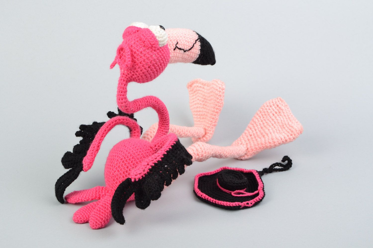 Мягкая вязаная игрушка фламинго розовый на проволочном каркасе ручная работа фото 4