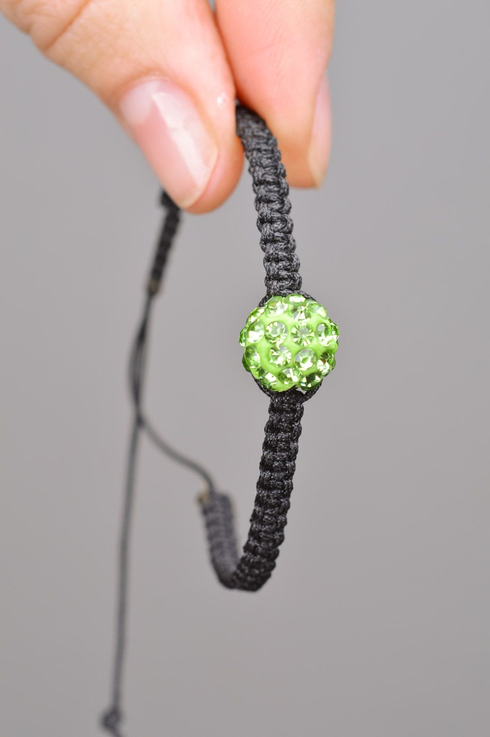 Bracelet tressé noir avec perle fantaisie verte fait main cadeau pour femme  photo 3