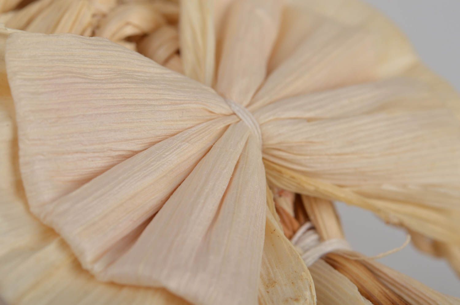 Колокольчик с бантиком из кукурузных листьев плетеный вручную для декора дома фото 4