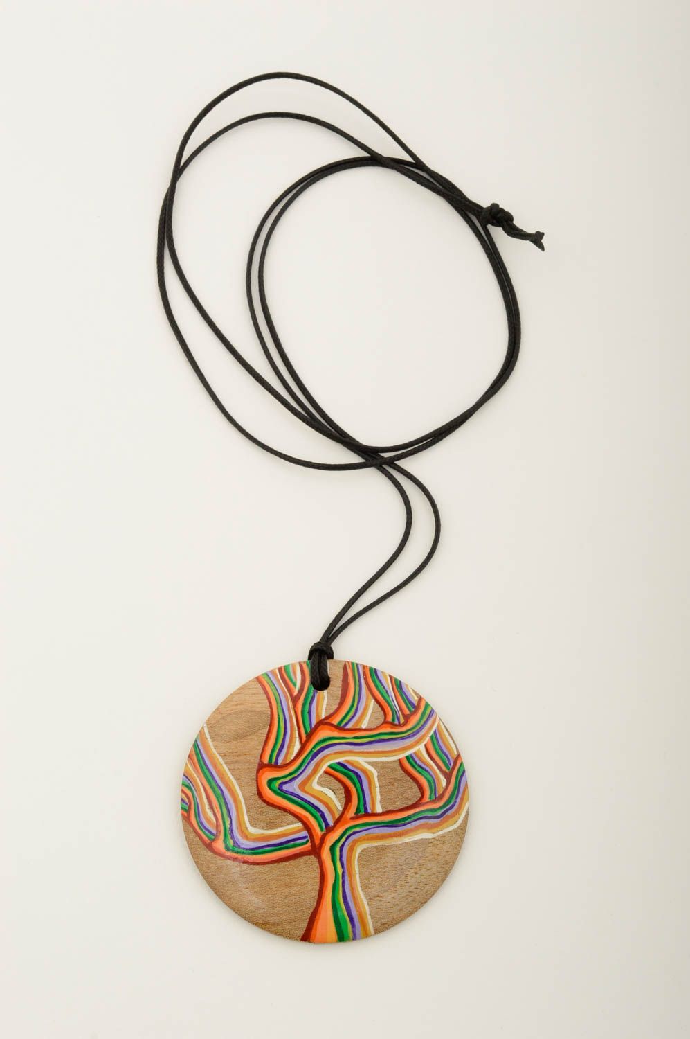 Кулон ручной работы аксессуар из дерева украшение на шею с росписью яркое фото 3