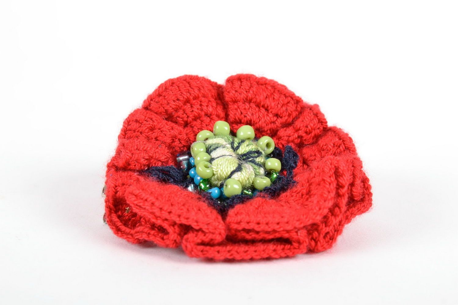 Broche artisanale tricotée au crochet Pavot  photo 2