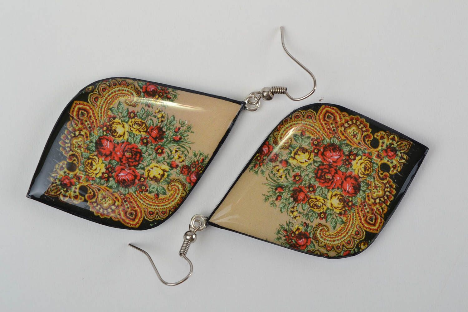 Elegante handgemachte Ohrringe mit Blumenmuster in Decoupage Technik für Frauen foto 4