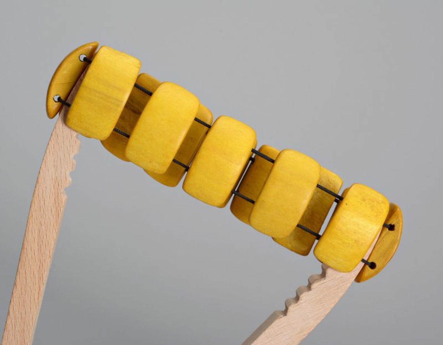 Bracciale giallo di legno fatto a mano Braccialetto di legno Gioielli da donna foto 2