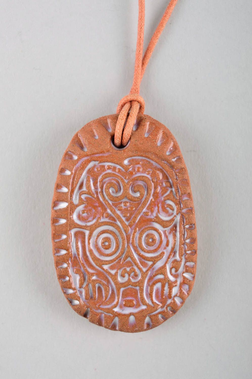 Керамическое украшение кулон ручной работы кулон подвеска коричневого цвета фото 4