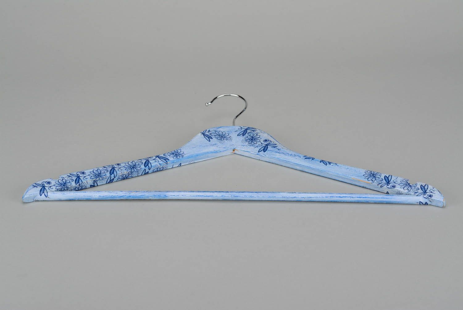 Cintre design avec serviettage Ornement floristique bleu photo 3