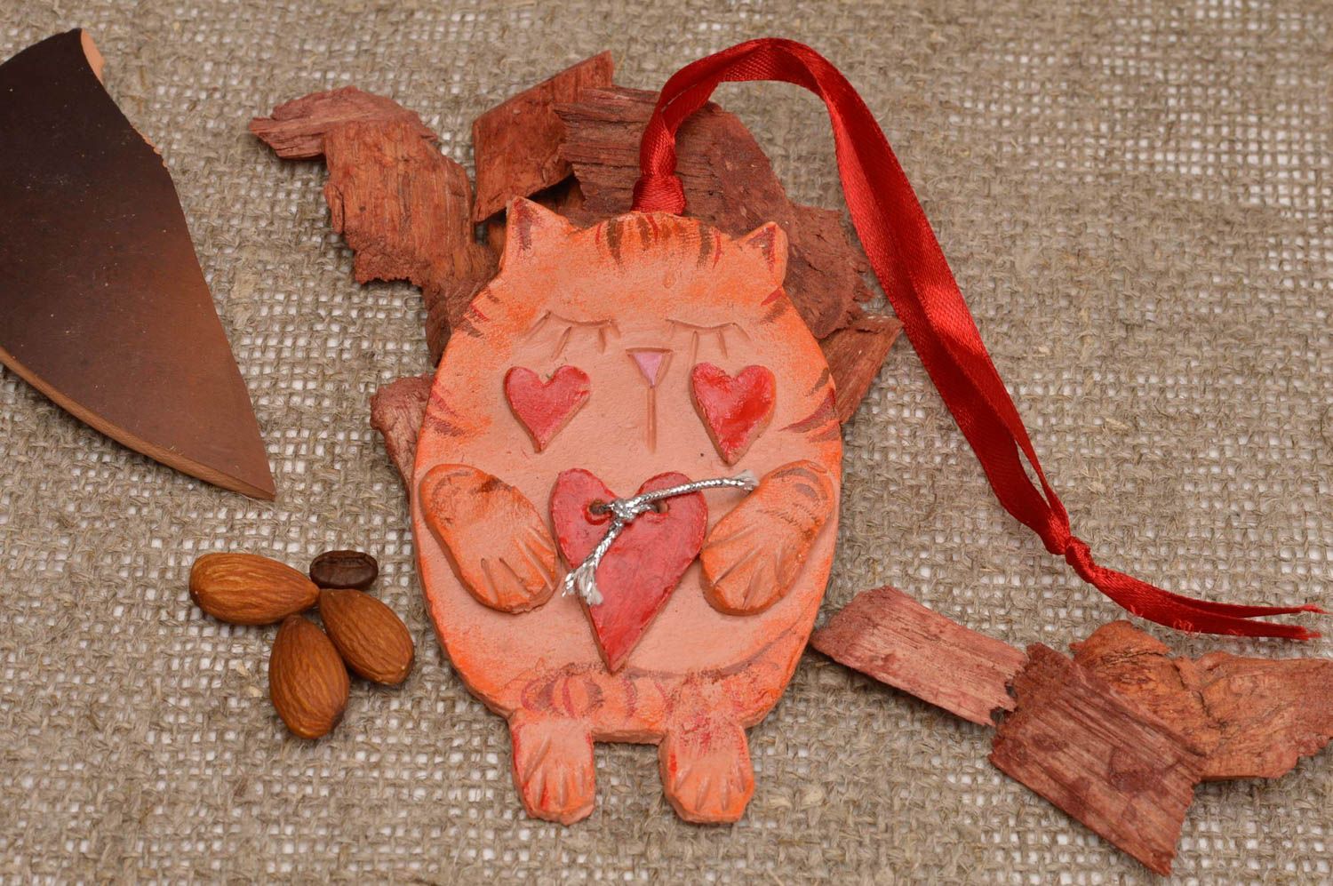 Imán de cerámica artesanal regalo original elemento decorativo gato con corazón foto 1